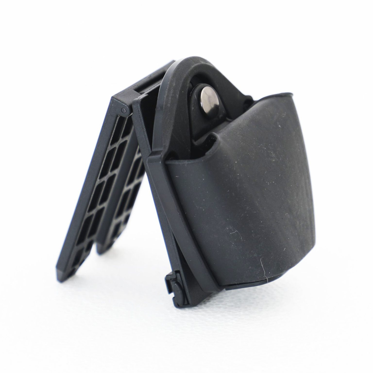 TTH06 360-Degree Rotating Tactical Baton, Flashlight & Spray Holder for Duty Belts