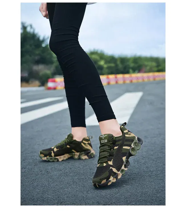 ស្បែកជើងកីឡាពណ៌កាម៉ូ Fly-Knit ស្រាលខ្លាំង សម្រាប់ការរត់ និងហាត់ប្រាណក្រៅផ្លូវ.