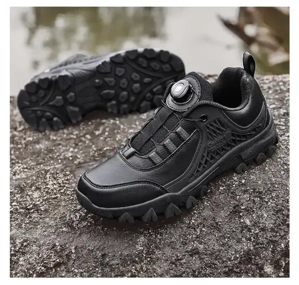 ស្បែកជើងភ្នំបុរស Outdoor Hiking ខ្មៅ មានប្រព័ន្ធបិទ Rotary Lock និងបាត TPR រឹងមាំ.