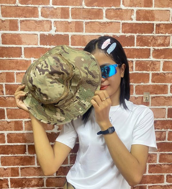 មួក Boonie Tactical ពណ៌កាមូផ្លាច មានសំណាញ់ខ្យល់ និងខ្សែចង្កាអាចលៃតម្រូវបាន.