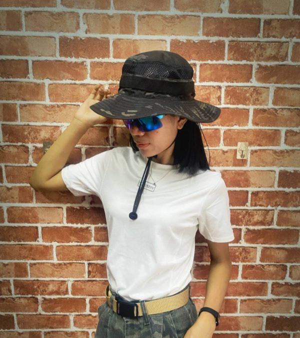 មួក Boonie Tactical ពណ៌កាមូផ្លាច មានសំណាញ់ខ្យល់ និងខ្សែចង្កាអាចលៃតម្រូវបាន.