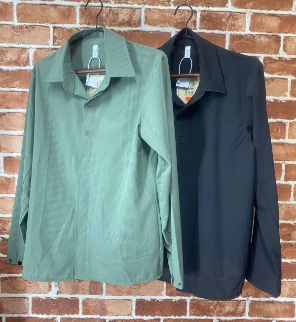 SHL05 Long Sleeve Quick-Drying Tactical Outdoor Shirt in khaki color for outdoor activities.