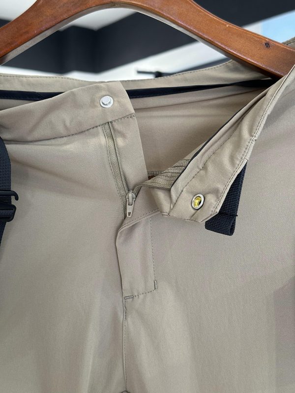 Long sleeve tactical outdoor shirt in beige with front pockets and quick-drying fabric for outdoor activities.