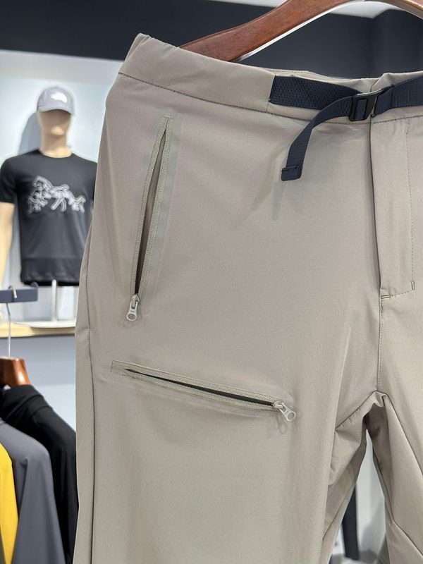 Long sleeve tactical outdoor shirt in beige with front pockets and quick-drying fabric for outdoor activities.