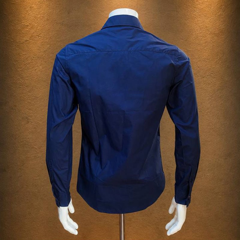Navy long-sleeve casual shirt displayed on a mannequin, stylish and suitable for outdoor or tactical wear.