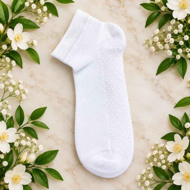 SO08 white tactical sock for outdoor activities, lightweight and breathable, ideal for tactical gear and outdoor adventures.